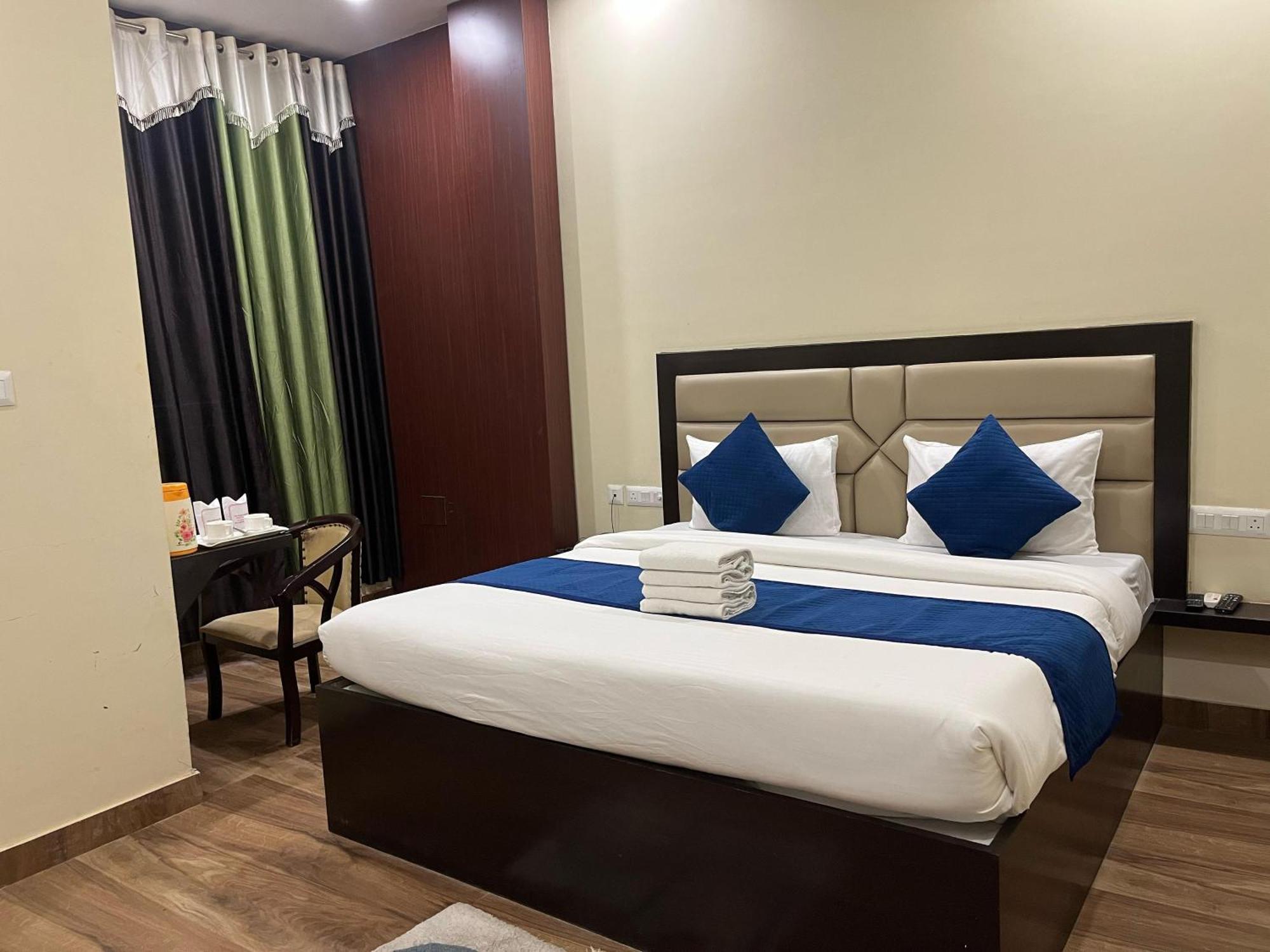 Hotel Mayur Palace Agra  Exterior photo